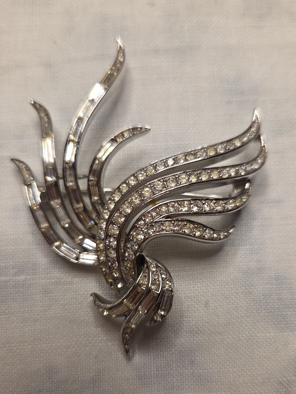 CROWN TRIFARI Vintage 1950 Rhodium Plated Crystals Brooch "Royal Plume"